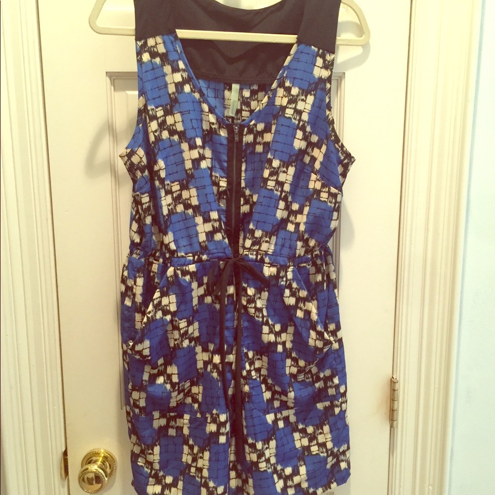 Cute nylon dress with pockets.